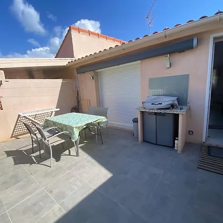 Petite Maison A 300 M De La
