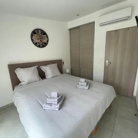 Lejlighed Petite Maison A 300 M De La *